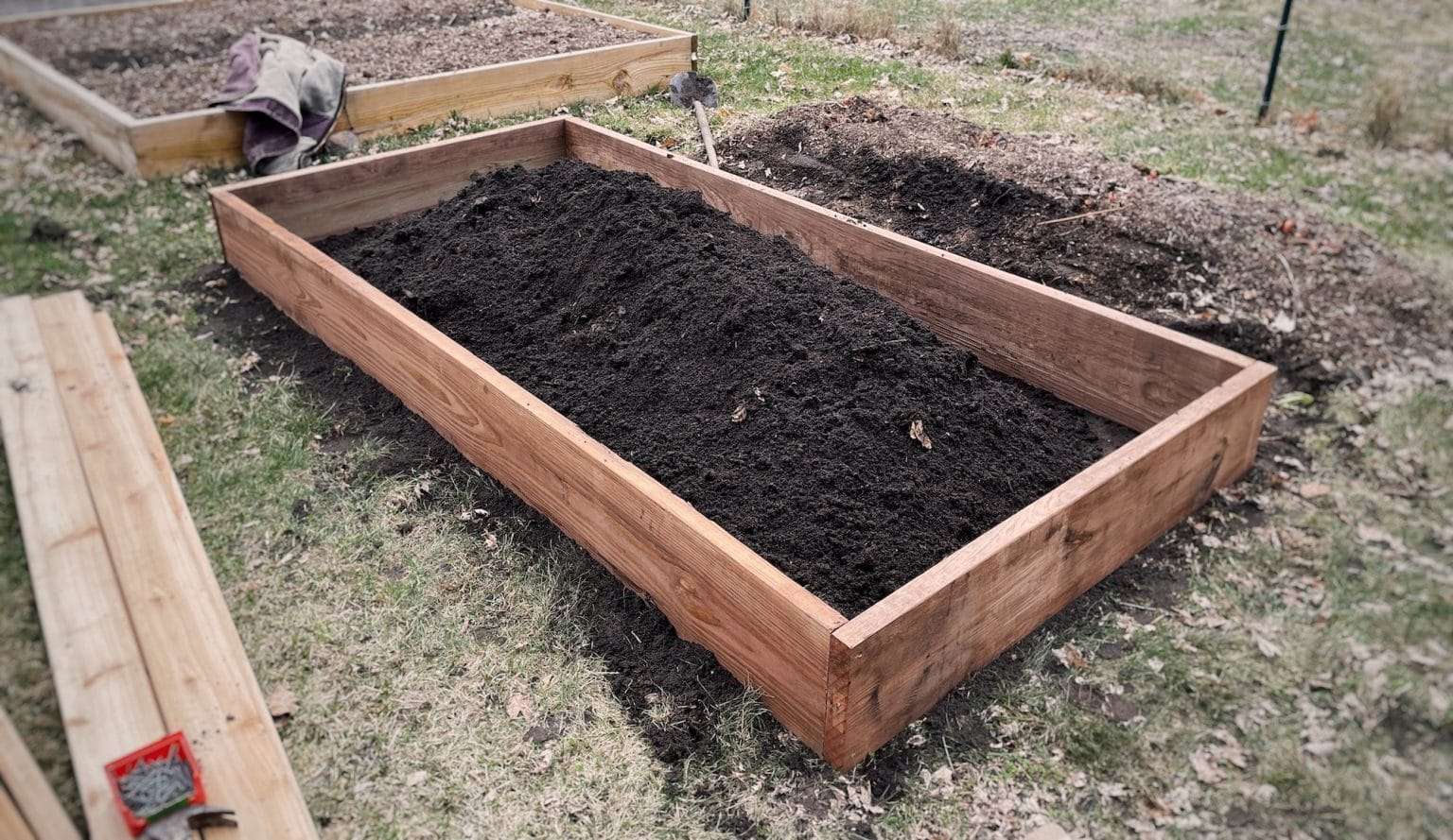 DIY ToxinFree Raised Bed Liner The Homesteading RD